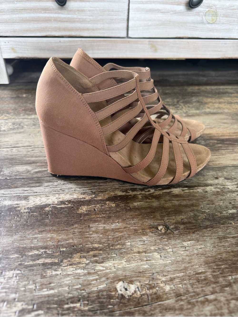 2 for $20 sale: Lifestride beige / mushroom strappy wedge Helena sandals - 8.5 - Picture 2 of 9